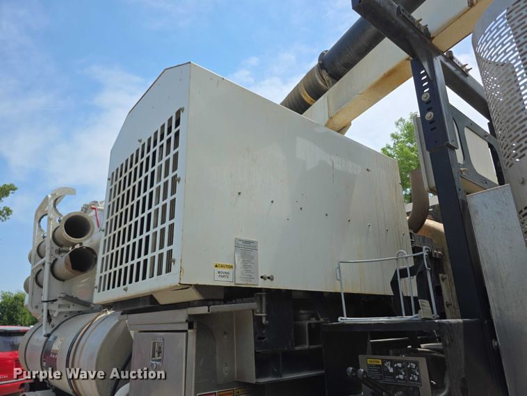 image for item FI0989 2008 International 7400SBA vacuum truck