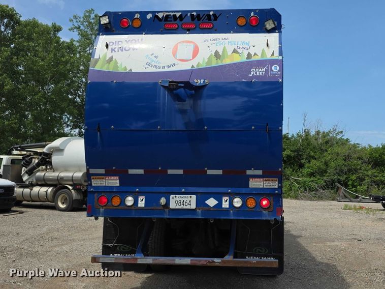 image for item FI0990 2017 Mack LR633 refuse truck