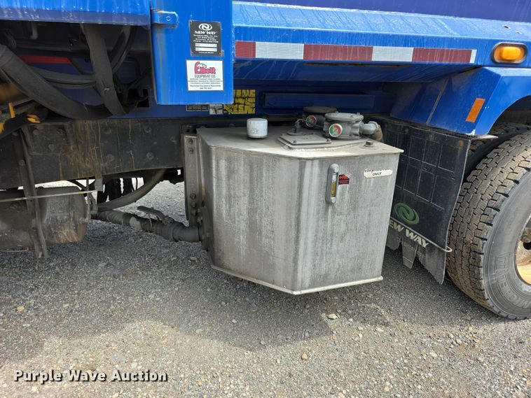 image for item FI0990 2017 Mack LR633 refuse truck