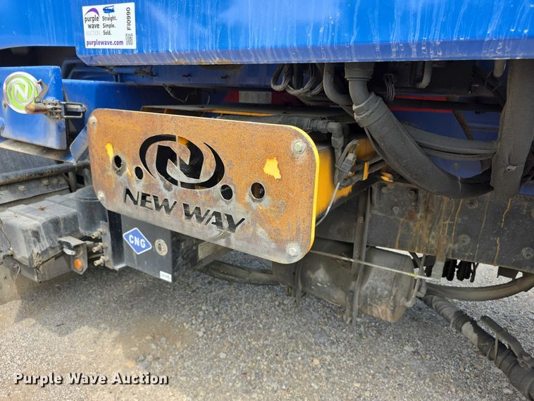 image for item FI0990 2017 Mack LR633 refuse truck