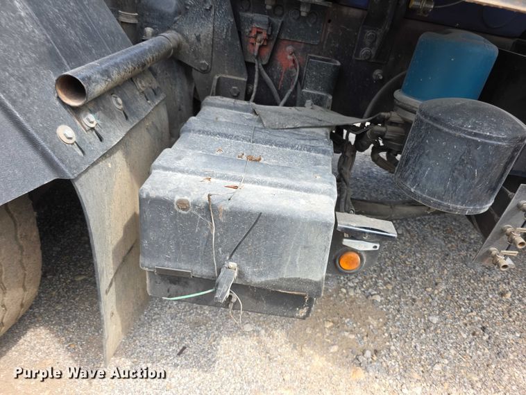 image for item FI0990 2017 Mack LR633 refuse truck