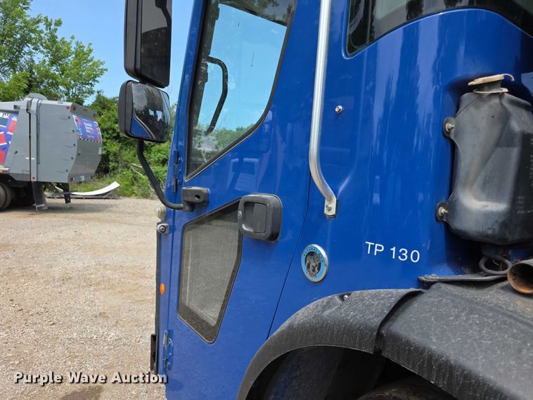 image for item FI0990 2017 Mack LR633 refuse truck