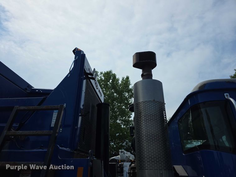 image for item FI0990 2017 Mack LR633 refuse truck