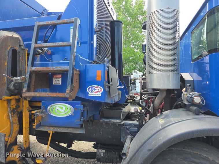image for item FI0990 2017 Mack LR633 refuse truck