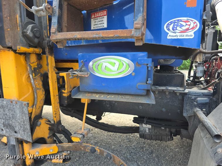 image for item FI0990 2017 Mack LR633 refuse truck