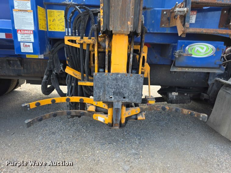 image for item FI0990 2017 Mack LR633 refuse truck