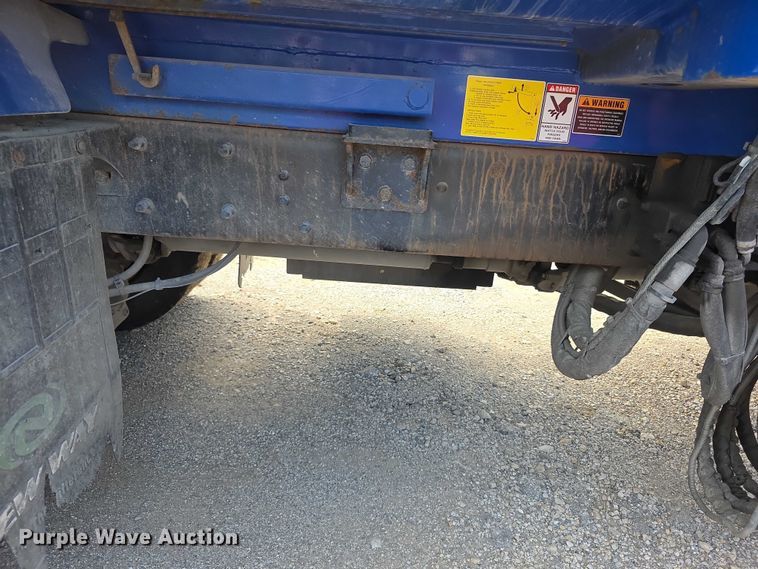 image for item FI0990 2017 Mack LR633 refuse truck