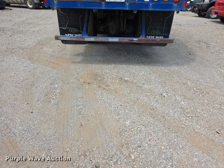 image for item FI0990 2017 Mack LR633 refuse truck
