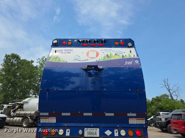 image for item FI0990 2017 Mack LR633 refuse truck