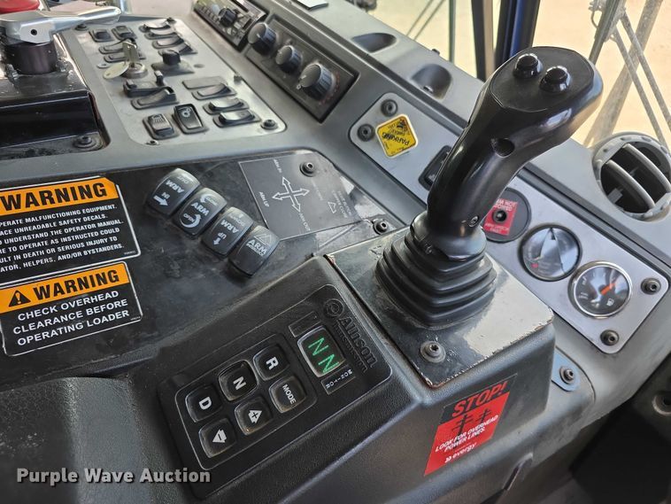 image for item FI0990 2017 Mack LR633 refuse truck