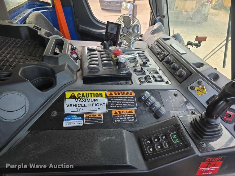image for item FI0990 2017 Mack LR633 refuse truck