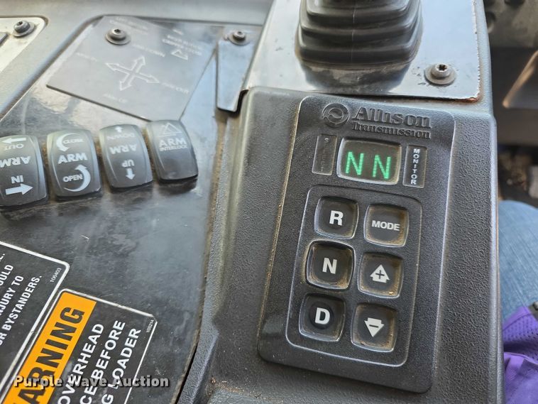 image for item FI0990 2017 Mack LR633 refuse truck