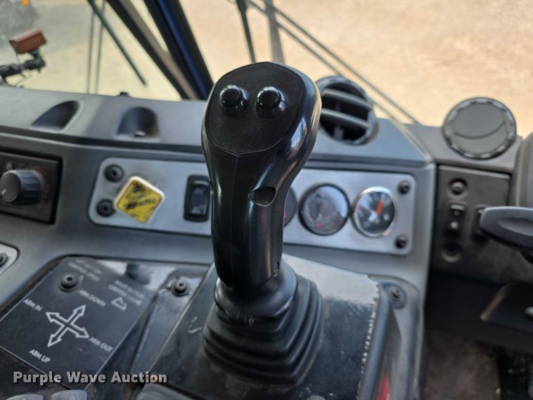 image for item FI0990 2017 Mack LR633 refuse truck