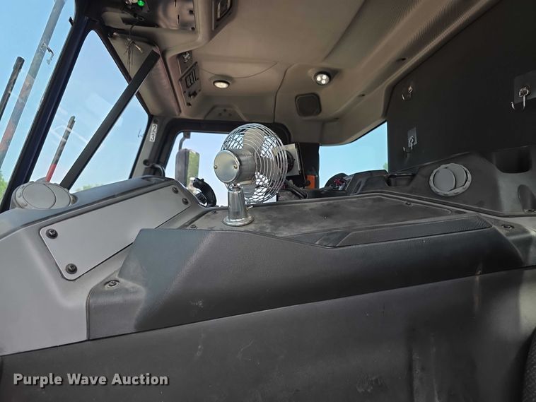 image for item FI0990 2017 Mack LR633 refuse truck