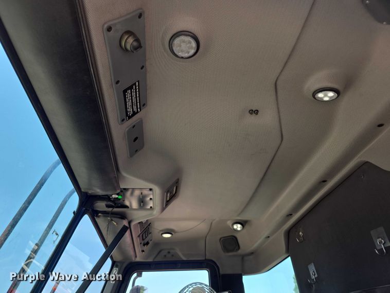 image for item FI0990 2017 Mack LR633 refuse truck