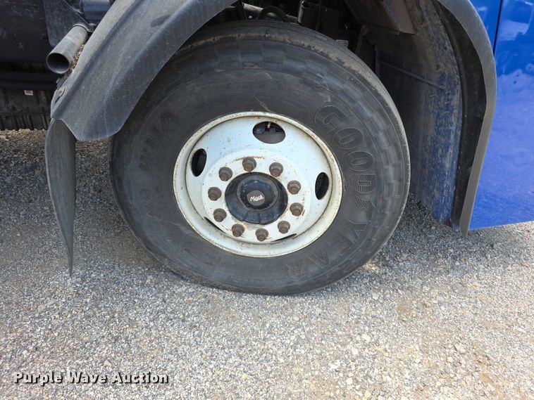 image for item FI0990 2017 Mack LR633 refuse truck