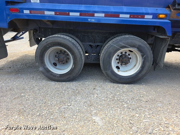 image for item FI0990 2017 Mack LR633 refuse truck