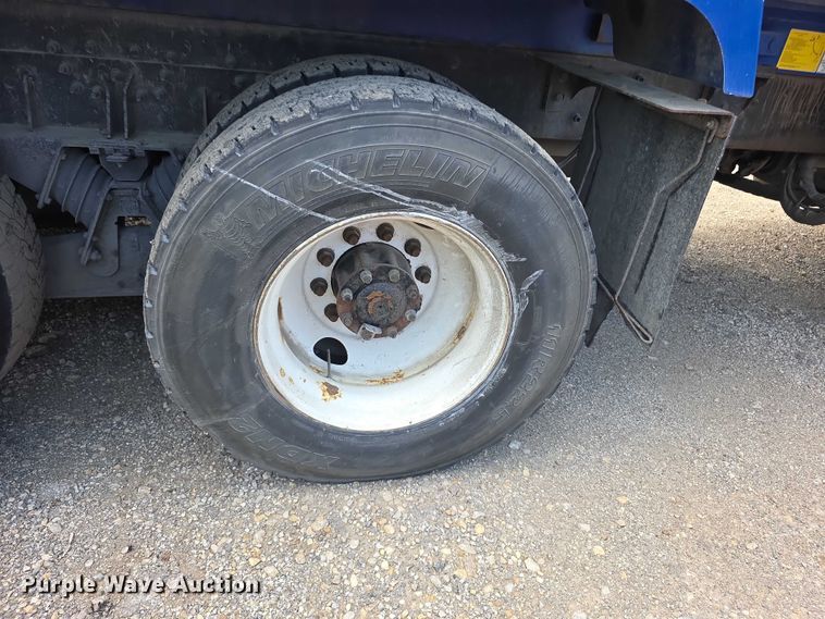 image for item FI0990 2017 Mack LR633 refuse truck