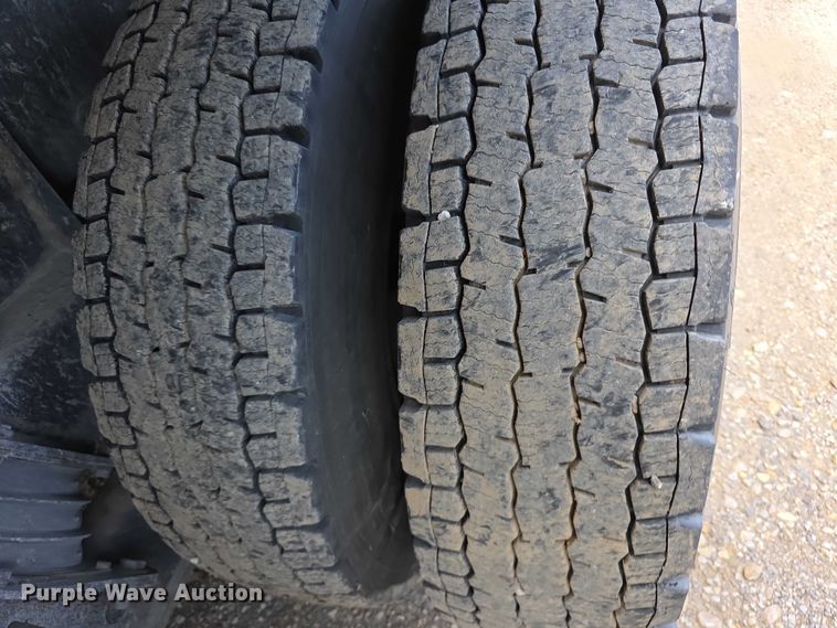 image for item FI0990 2017 Mack LR633 refuse truck