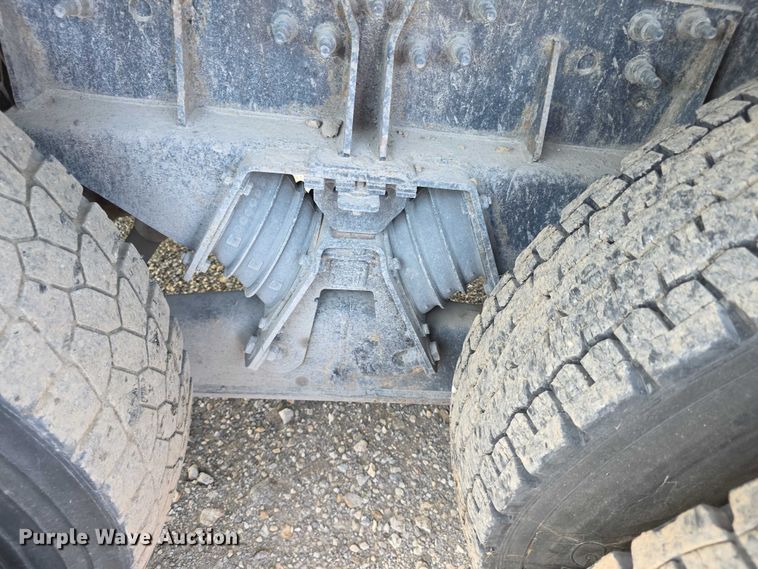 image for item FI0990 2017 Mack LR633 refuse truck
