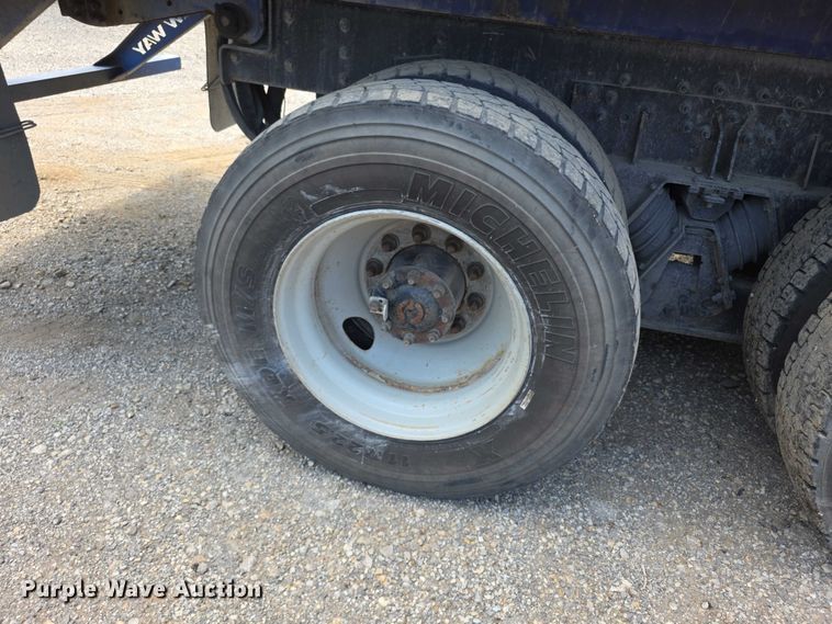 image for item FI0990 2017 Mack LR633 refuse truck