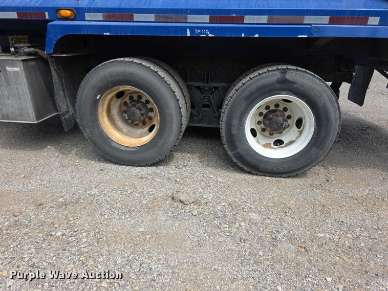 image for item FI0990 2017 Mack LR633 refuse truck