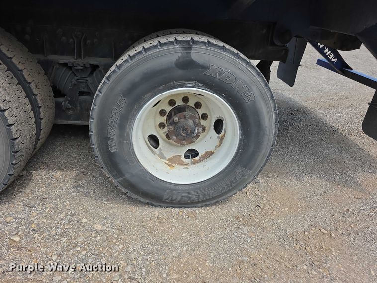 image for item FI0990 2017 Mack LR633 refuse truck
