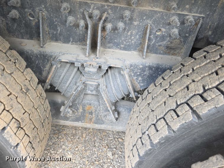 image for item FI0990 2017 Mack LR633 refuse truck