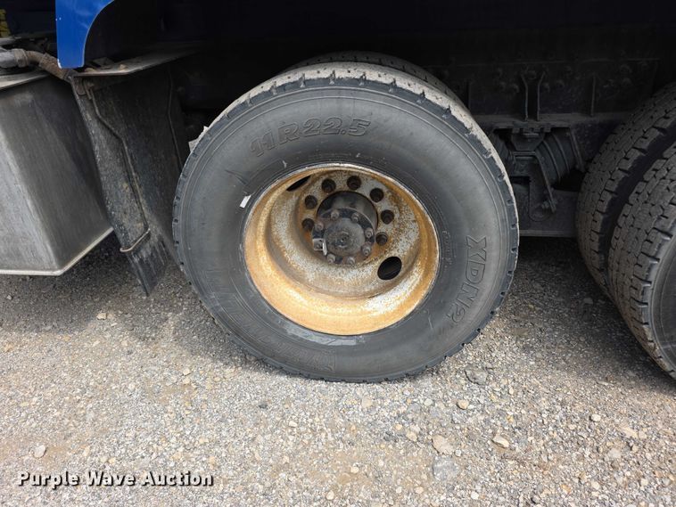 image for item FI0990 2017 Mack LR633 refuse truck