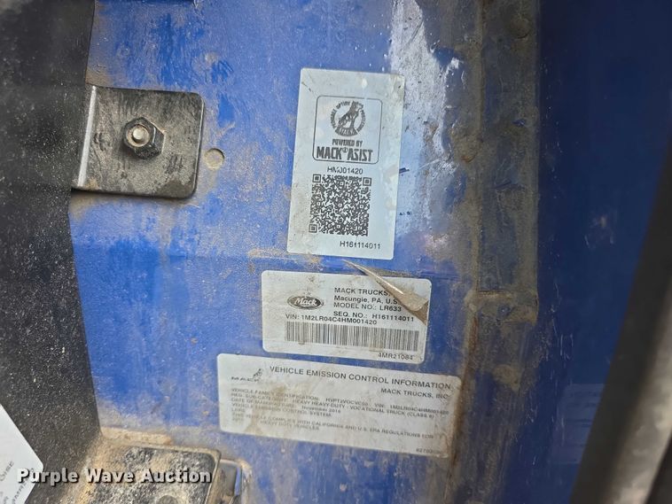 image for item FI0990 2017 Mack LR633 refuse truck