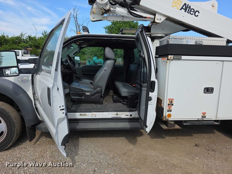image for item FI0993 2012 Ford F550 Super Duty XL bucket truck