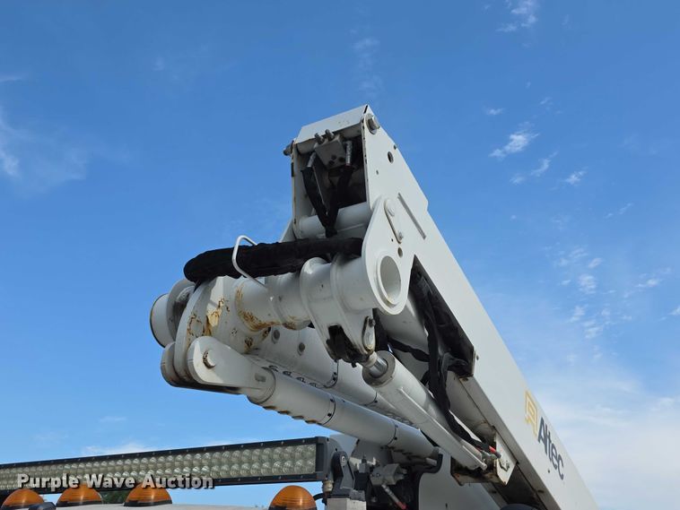image for item FI0993 2012 Ford F550 Super Duty XL bucket truck