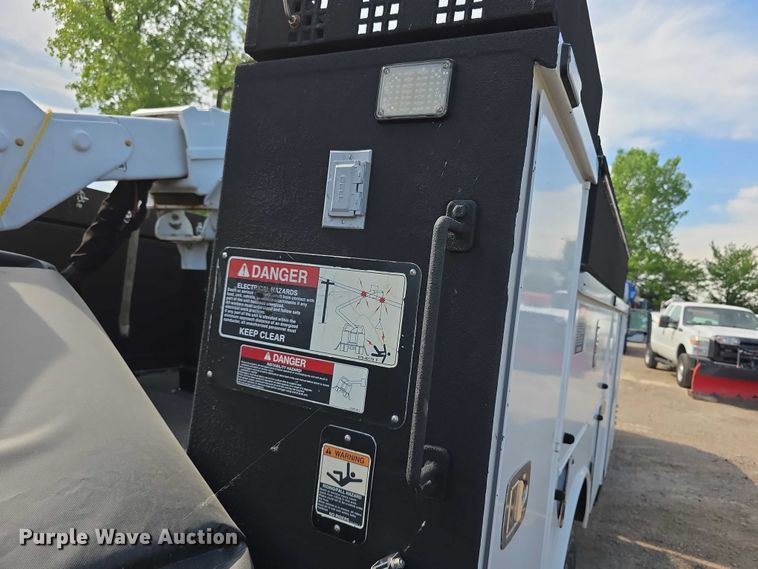 image for item FI0993 2012 Ford F550 Super Duty XL bucket truck