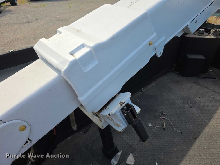 image for item FI0993 2012 Ford F550 Super Duty XL bucket truck