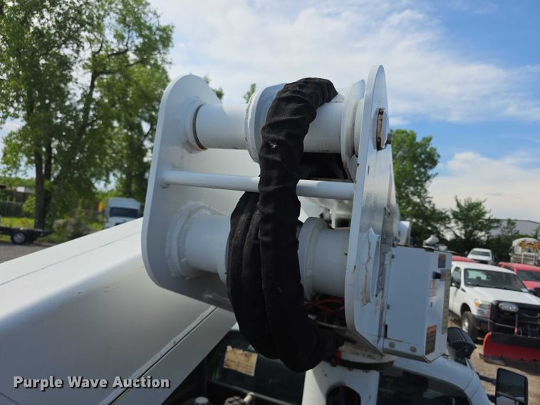 image for item FI0993 2012 Ford F550 Super Duty XL bucket truck