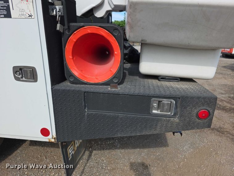 image for item FI0993 2012 Ford F550 Super Duty XL bucket truck