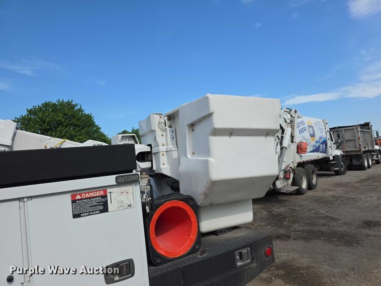 image for item FI0993 2012 Ford F550 Super Duty XL bucket truck
