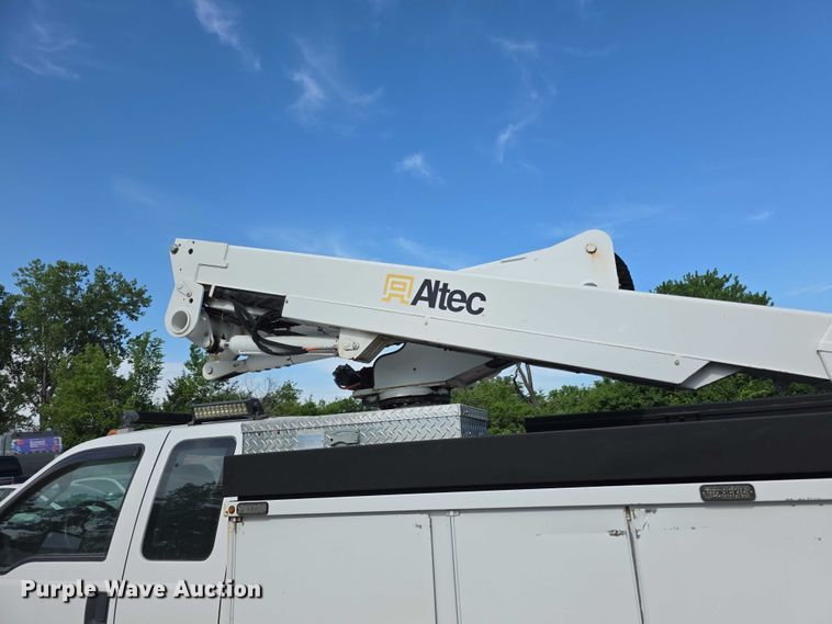 image for item FI0993 2012 Ford F550 Super Duty XL bucket truck