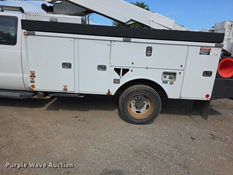 image for item FI0993 2012 Ford F550 Super Duty XL bucket truck