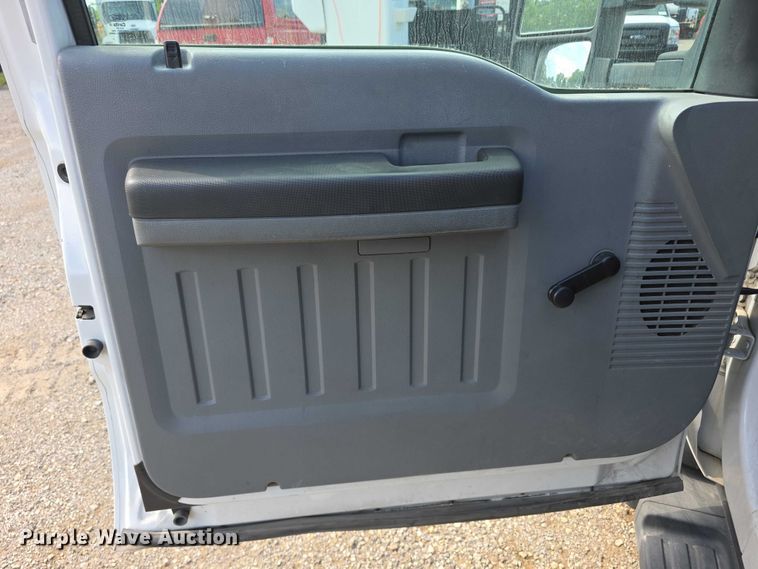 image for item FI0993 2012 Ford F550 Super Duty XL bucket truck