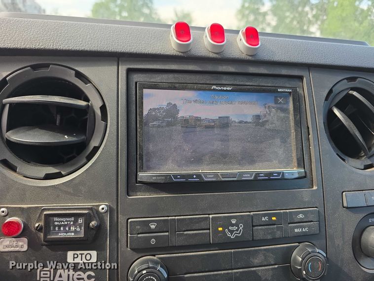 image for item FI0993 2012 Ford F550 Super Duty XL bucket truck