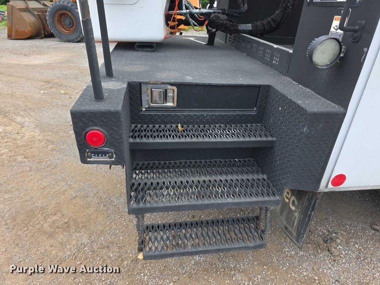 image for item FI0994 2012 Ford F550 Super Duty XL bucket truck