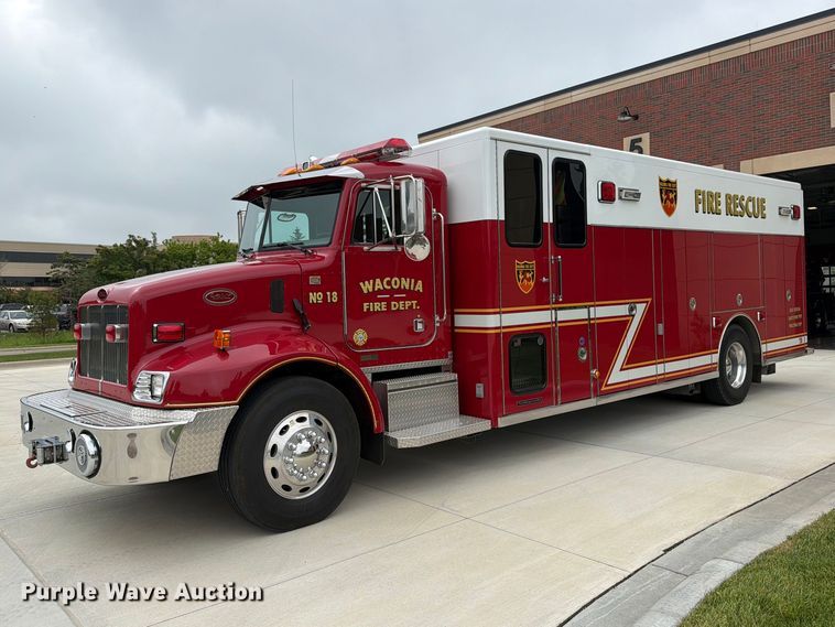 Photo of a 2001 Peterbilt 330