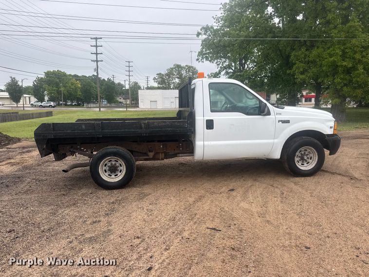 image for item MX9180 1999 Ford F250 Super Duty flatbed pickup truck