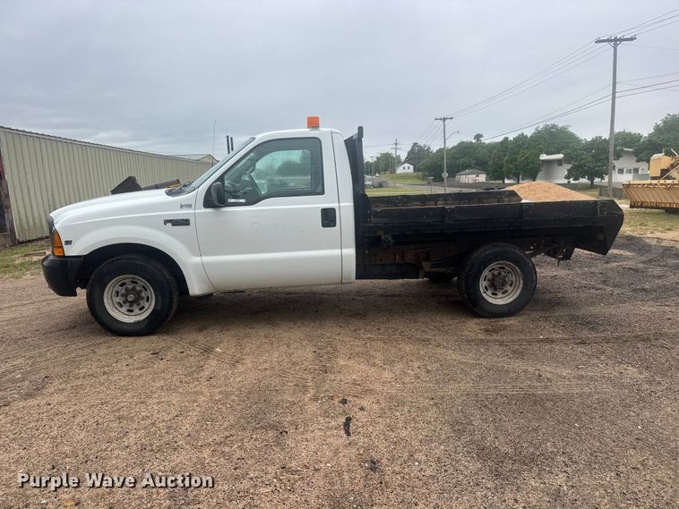 image for item MX9180 1999 Ford F250 Super Duty flatbed pickup truck