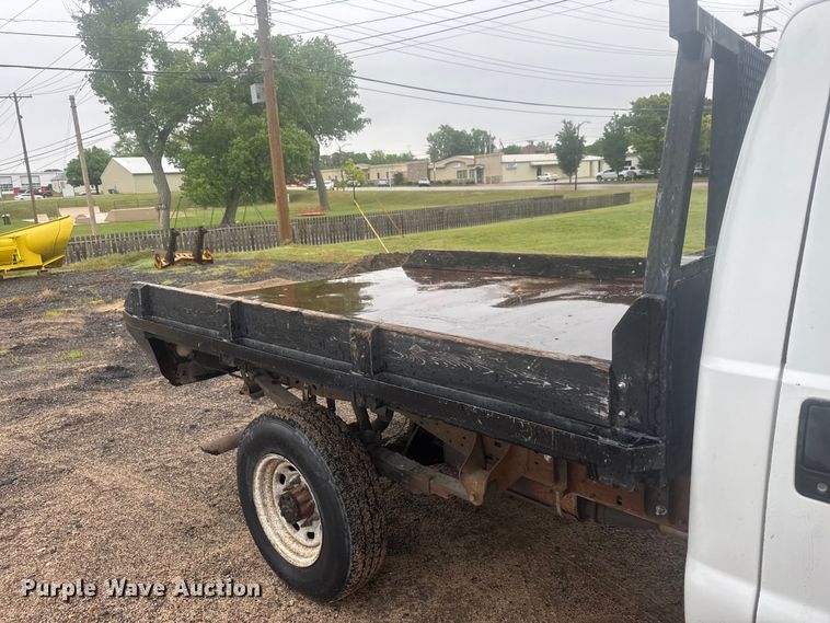 image for item MX9180 1999 Ford F250 Super Duty flatbed pickup truck
