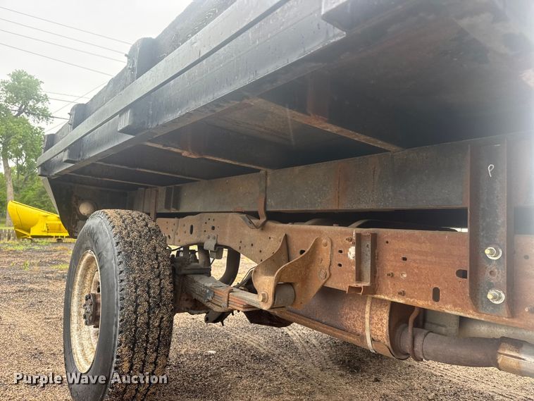 image for item MX9180 1999 Ford F250 Super Duty flatbed pickup truck
