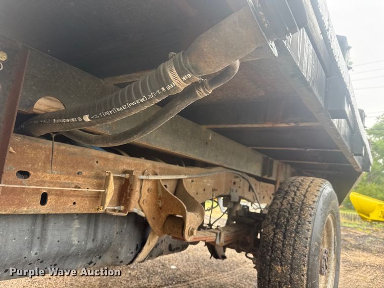 image for item MX9180 1999 Ford F250 Super Duty flatbed pickup truck