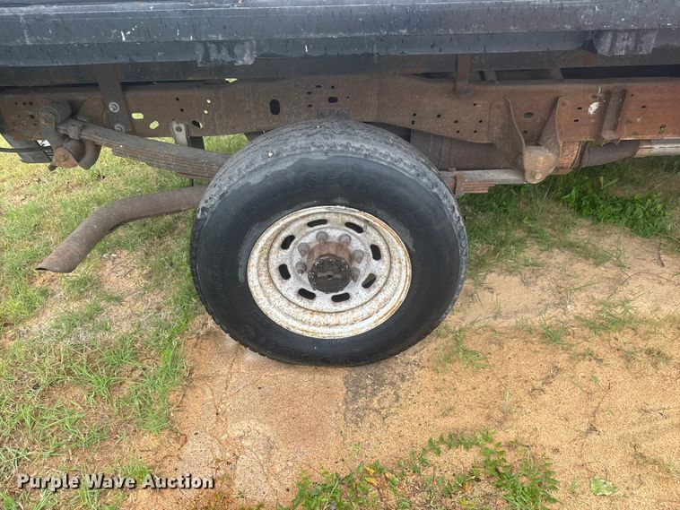 image for item MX9180 1999 Ford F250 Super Duty flatbed pickup truck