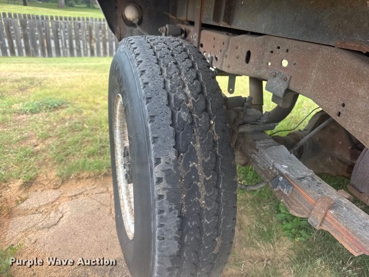 image for item MX9180 1999 Ford F250 Super Duty flatbed pickup truck